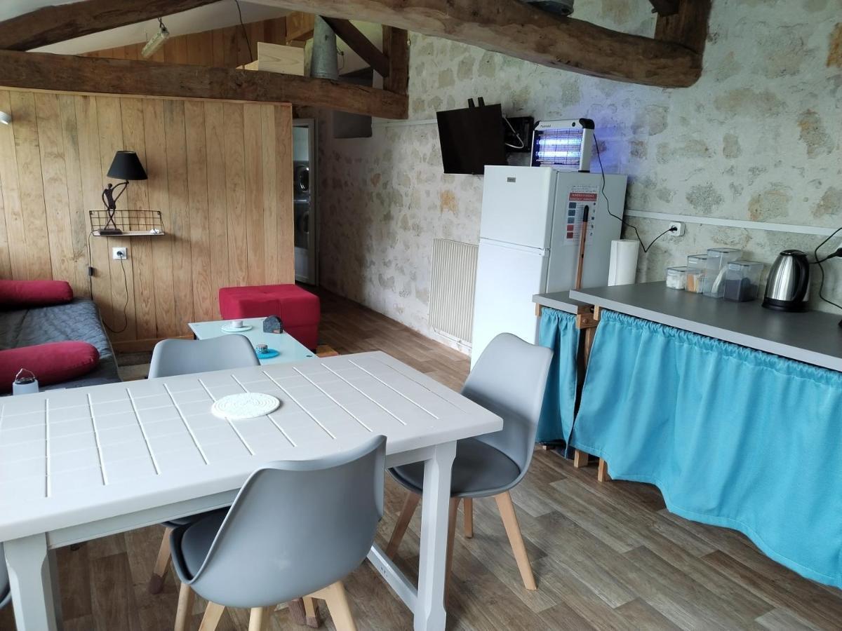 Chambre 2 A 4 Pers Gite Du Gardoir Boresse-et-Martron Dış mekan fotoğraf